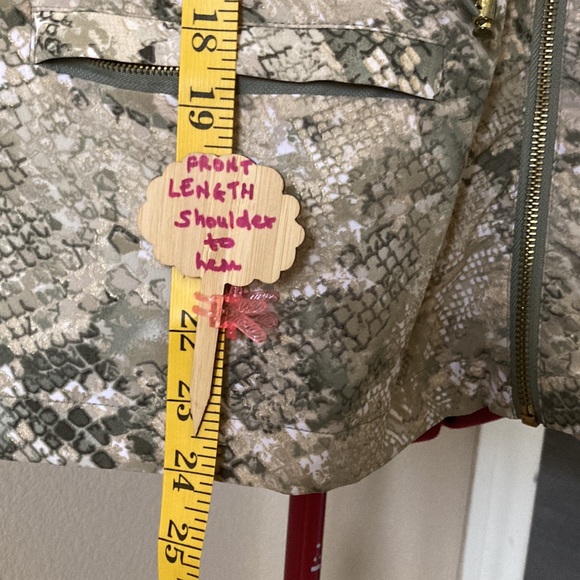 Chico's Zenergy Size 2=Medium Neema
Marissa Python print green & cream vest - Picture 4 of 14